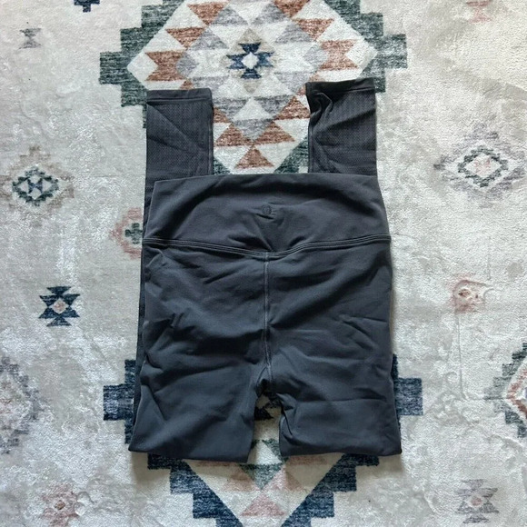 Lululemon Leggings Gray Womens 8 Striped On Legs Gym Activewear Yoga Workout - Picture 4 of 5